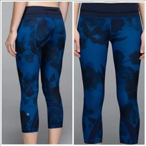 Lululemon Run Inspire Crop II - Jumbo Inky Floral - Size 6